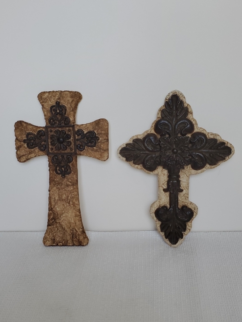 Set of 2 Decorative Wall Crosses in Brown and Dark Bronze